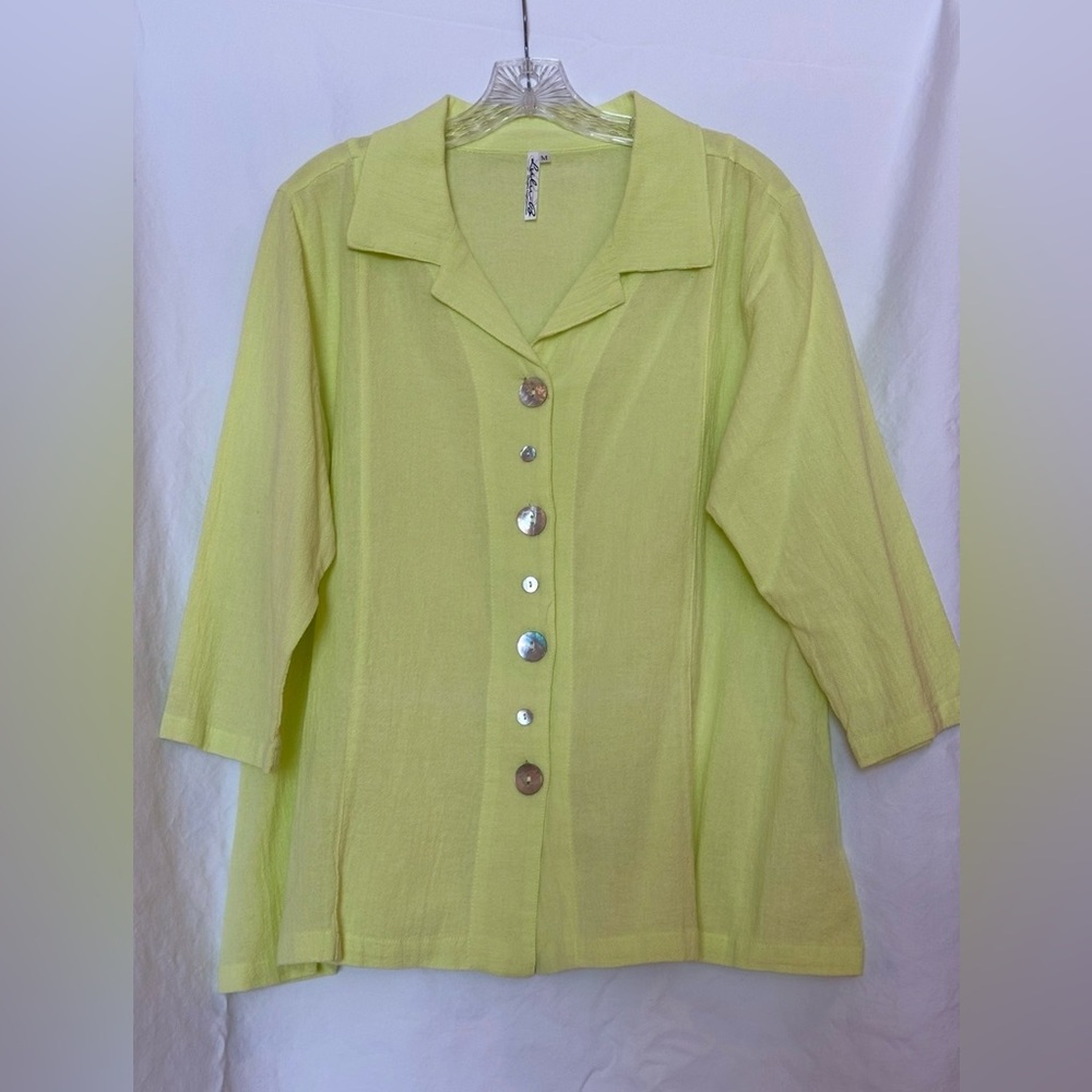 Lulu-B Lime Green Button Front Top Size M 100% Cotton 3/4 Sleeve Flare Hem